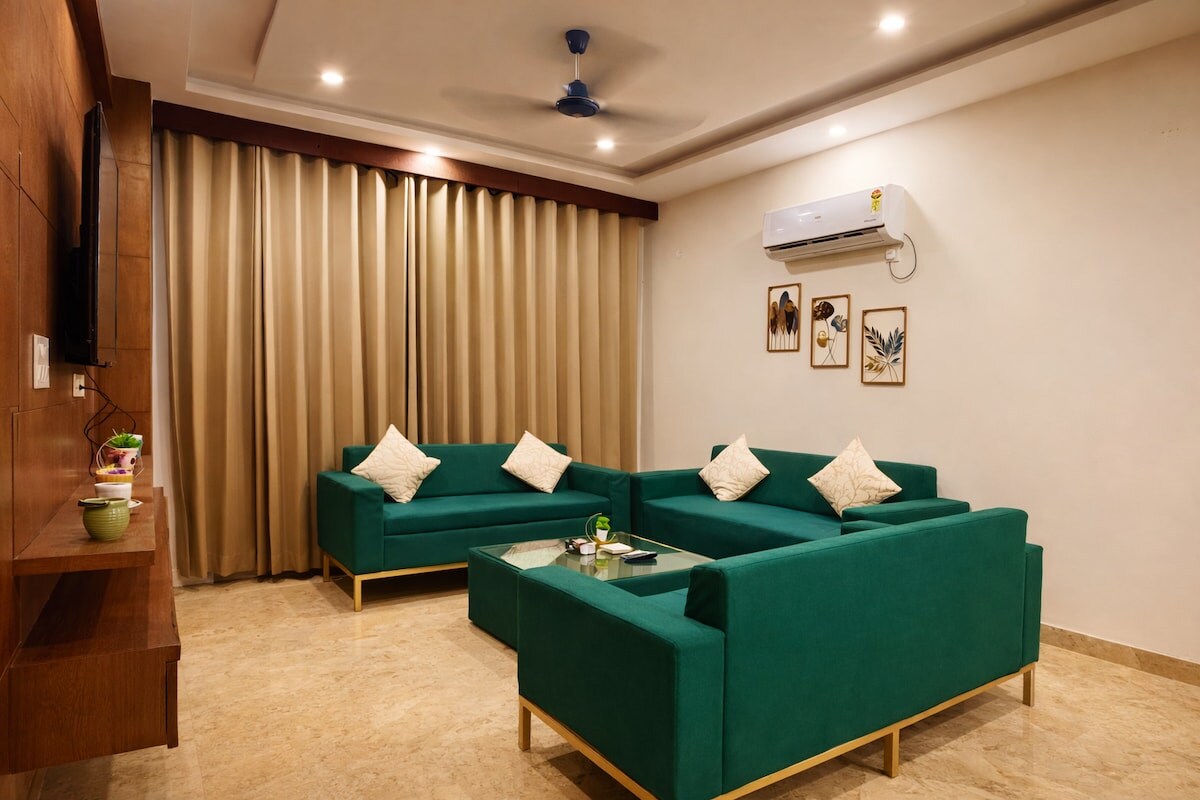 55 Modern 3 BHK Apt friends corporate service Apt - Tap to explore photos