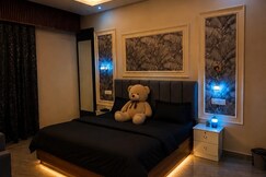 Vistara Stay With balcony Gaur City Centre