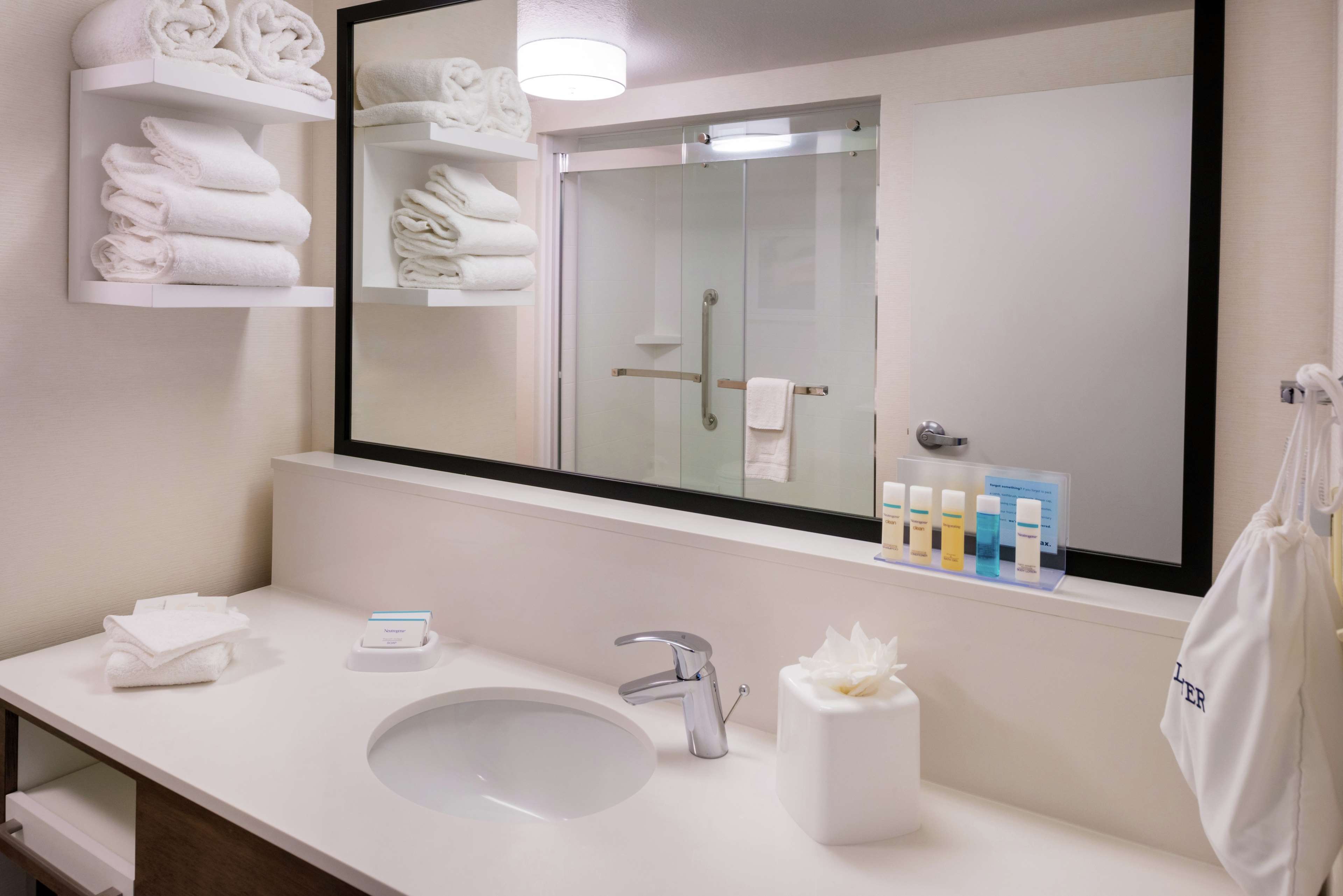 Hampton Inn & Suites by Hilton Carson City - Tap to explore photos