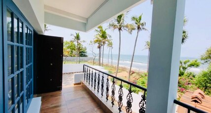 Treeo Beach House Room Type - Superior deluxe with sea view balcony