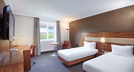 DoubleTree by Hilton Bristol North Room Type - TWIN GUEST ROOM
