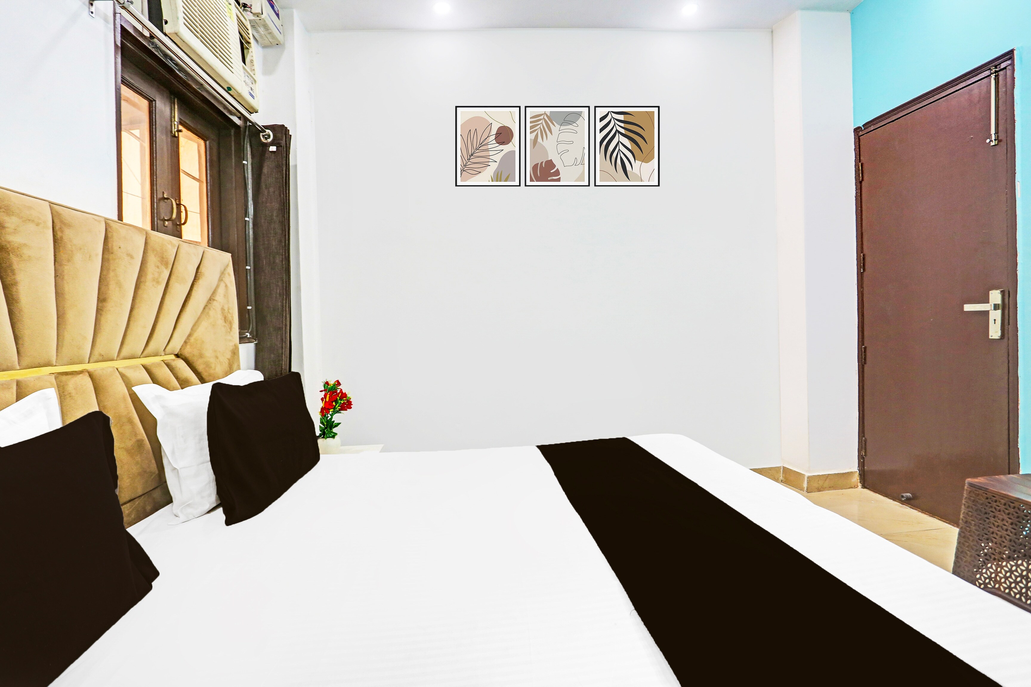 Hotel O Yash stay - Tap to explore photos