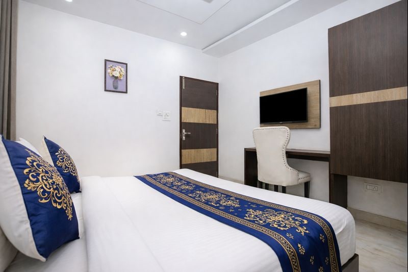 Hotel Tamanna 2 Minute Walk from Golden Temple - Tap to explore photos