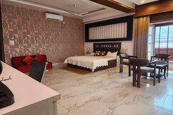 The Wanderlust Stays