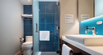 Holiday Inn Express SANYA BAY Room Type - 1 Queen Standard