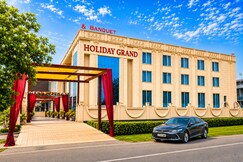Hotel Holiday Grand