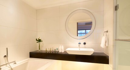 DoubleTree by Hilton Beijing Room Type - Twin Deluxe Guest Room