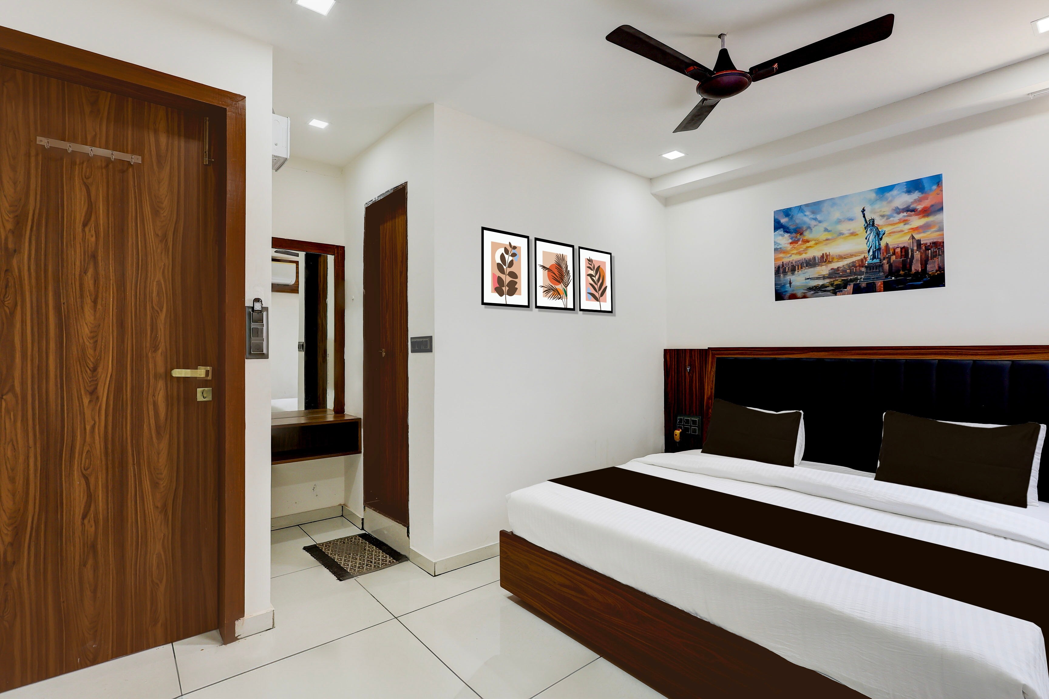 Hotel O Shubh Sankalp - Tap to explore photos