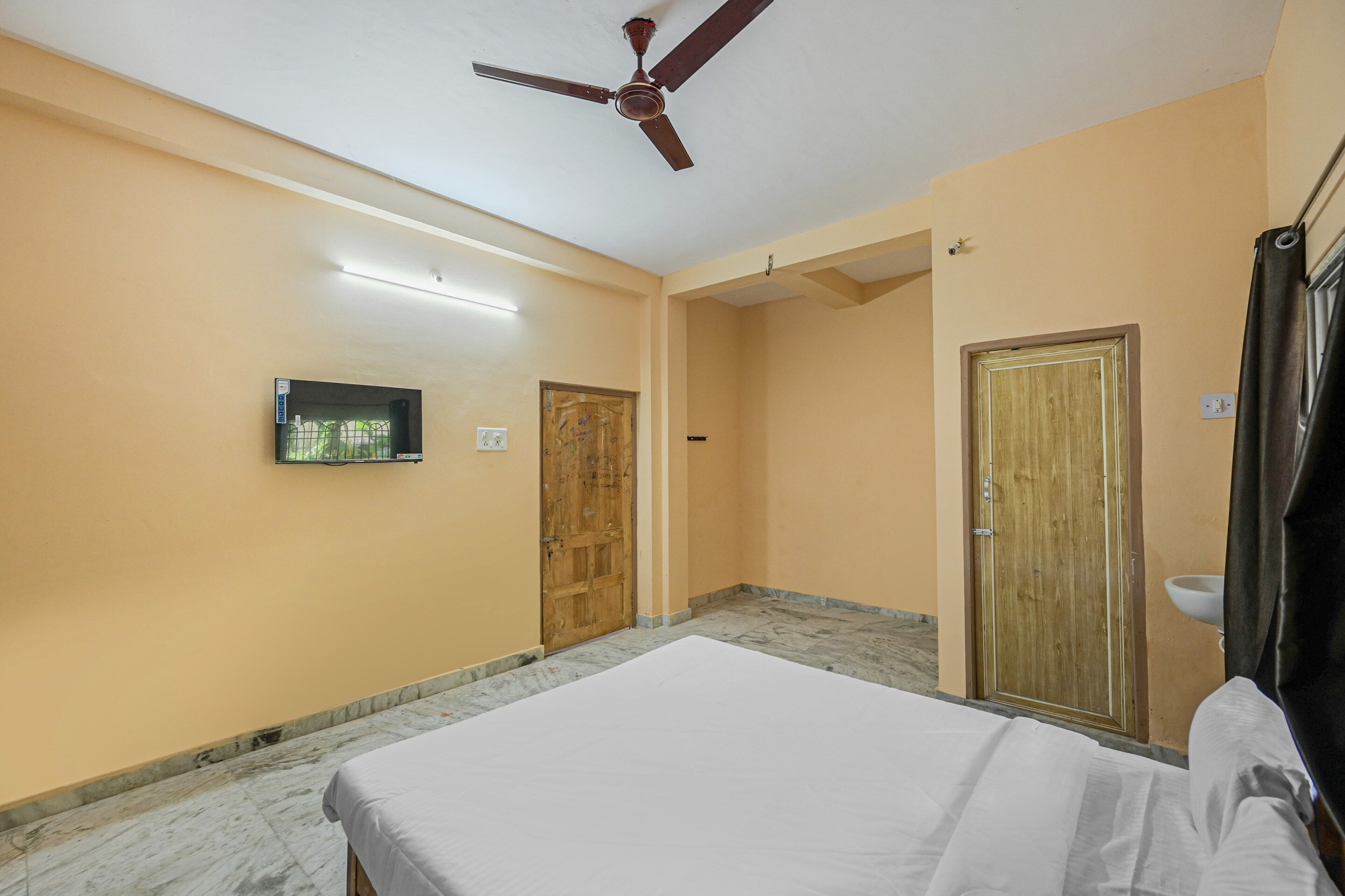 Hotel O Welcome Stays - Tap to explore photos