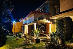 2 Bedroom Villa Near Kainchi Dham Mountain View s