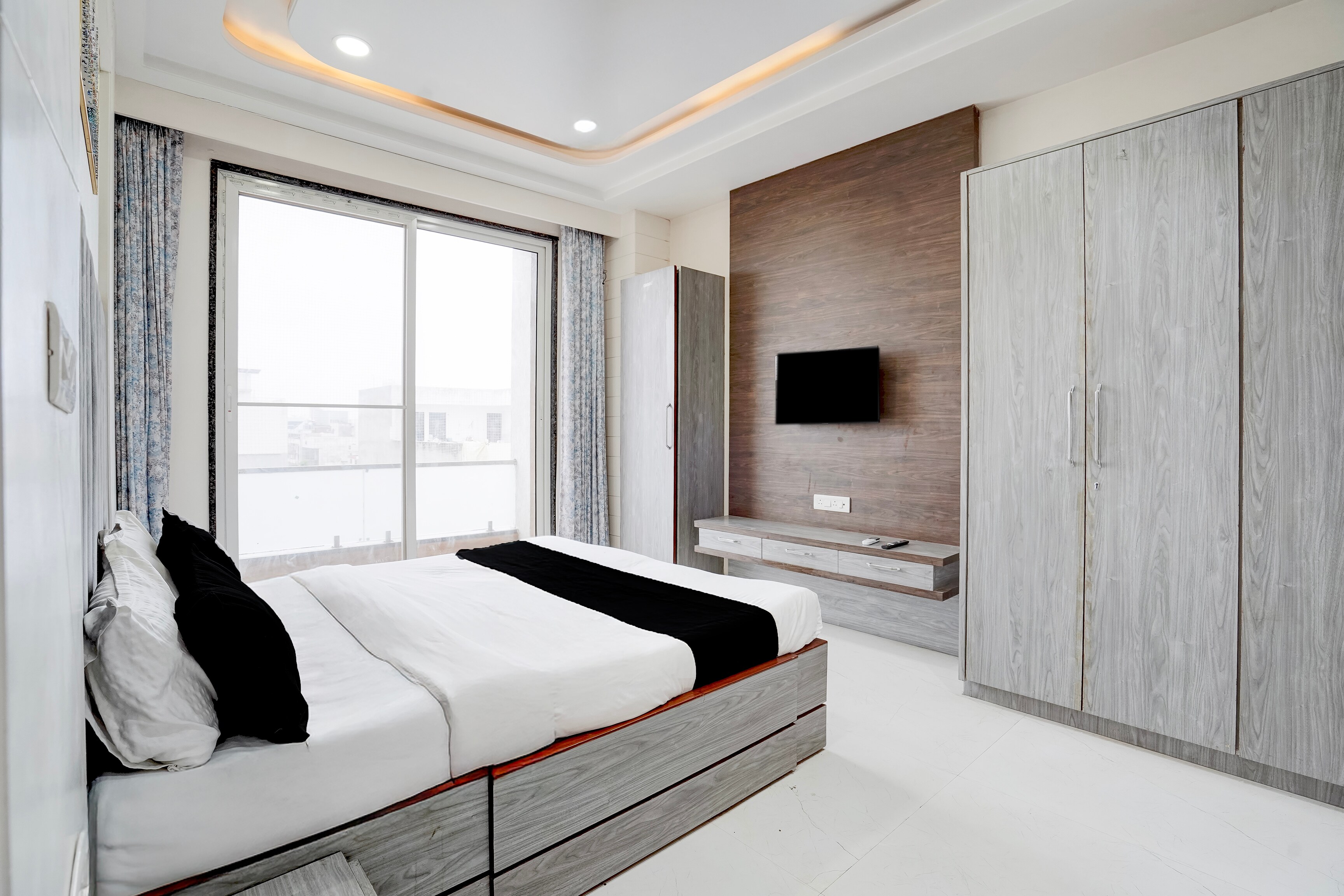 Hotel O Sanraj Prime - Tap to explore photos