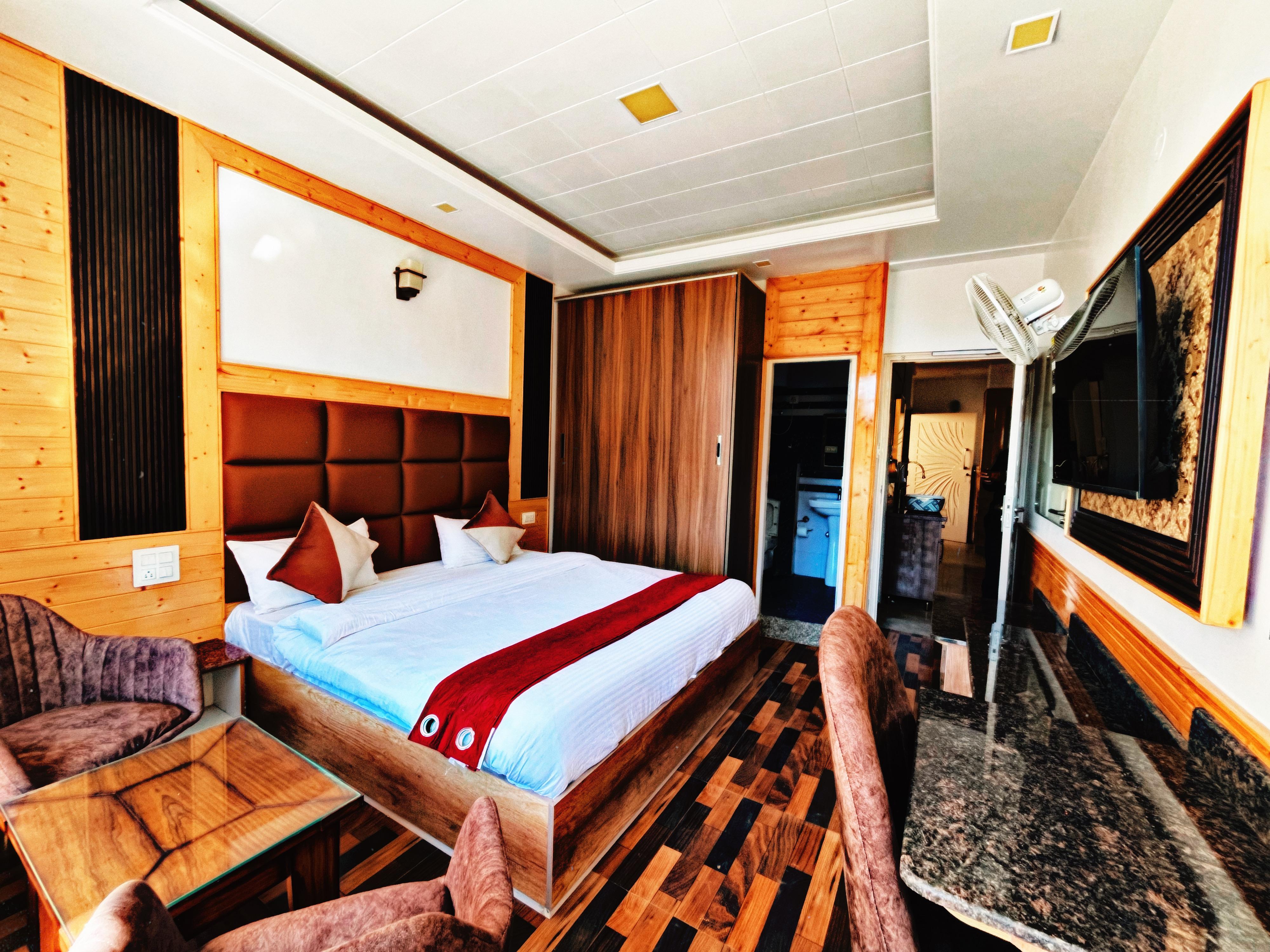 Decent Stay Rooms and Apartment - Tap to explore photos