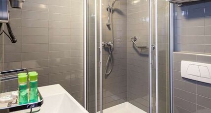 ibis Styles Amsterdam Amstel Room Type - Family room with 3 separate beds