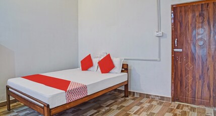 Hotel O JP Guest House Room Type - Classic