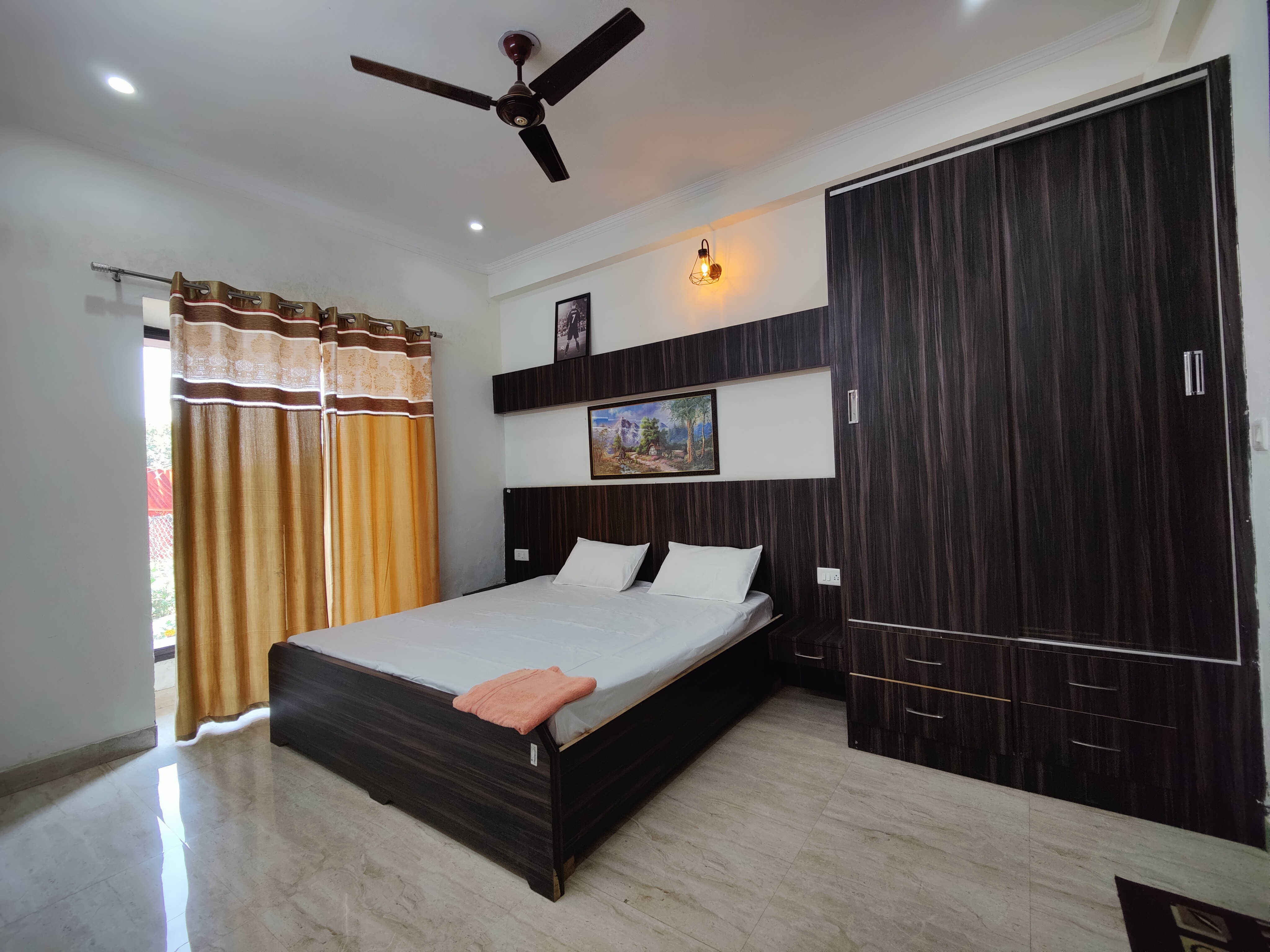 snow white cottage - Tap to explore photos