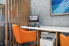 Holiday Inn Express and Suites Columbus Edinburgh, an IHG Hotel