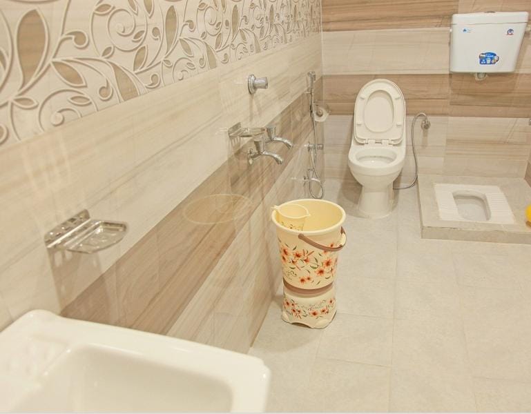 Hotel Hunain - Tap to explore photos