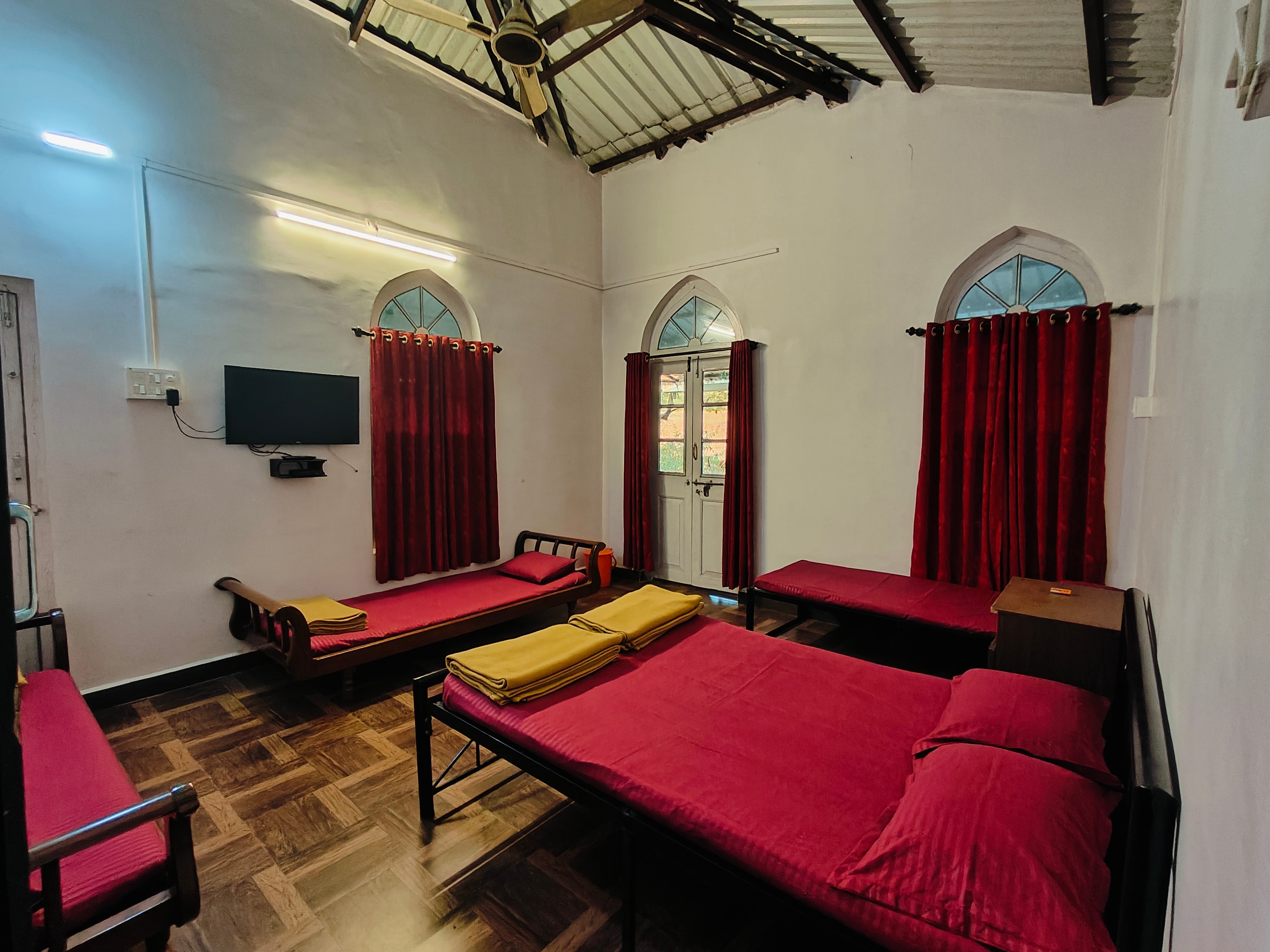 ACHREKAR FARM HOUSE - Tap to explore photos