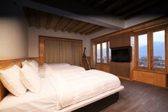 Bunk Central Hostel | Rooms and Wifi