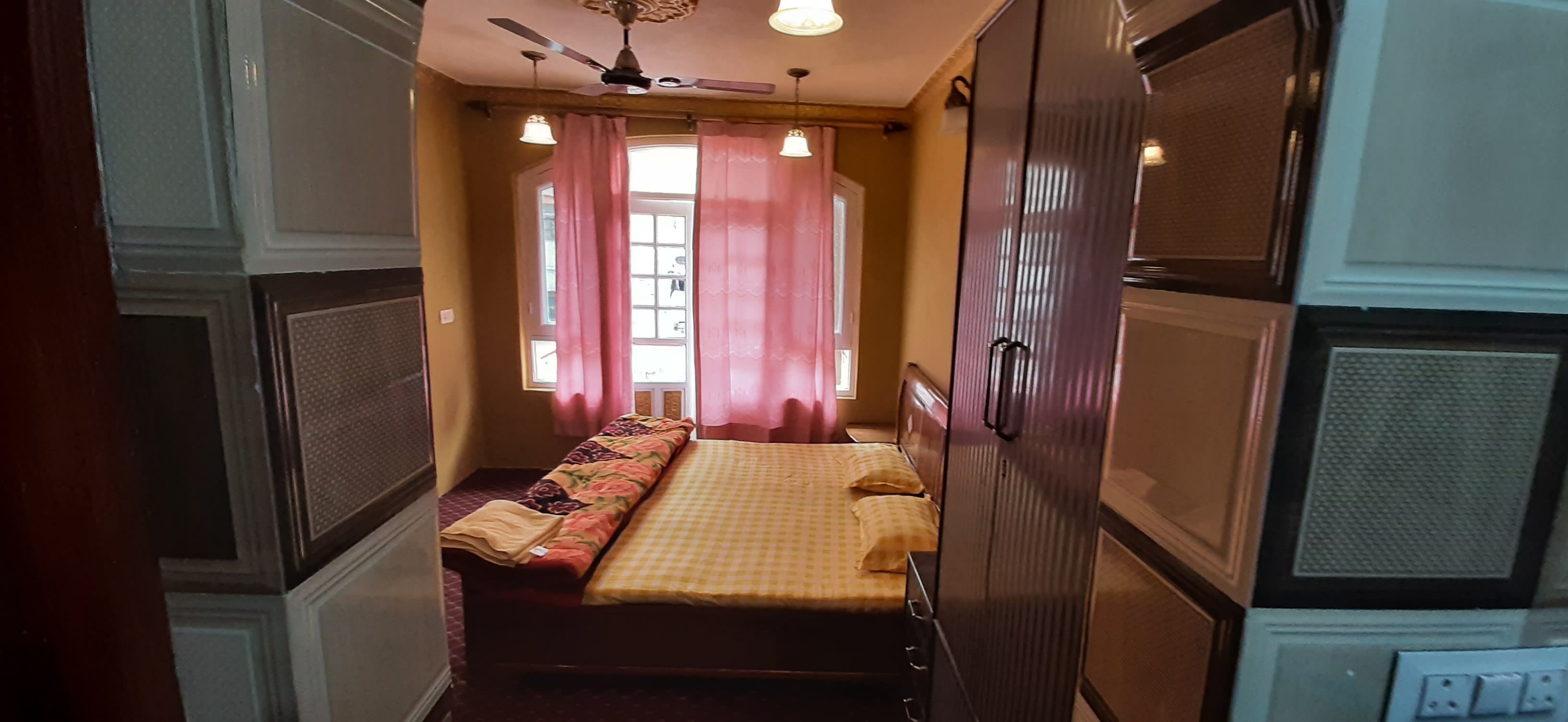 Hotel Gulistan - Tap to explore photos