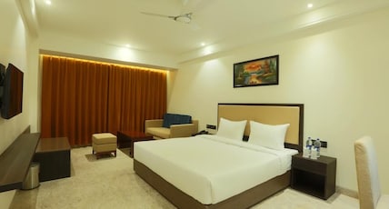 Hotel Centrum By Brijwasi Room Type - Deluxe Room Hotel Centrum By Brijwasi Room Type - Deluxe Room