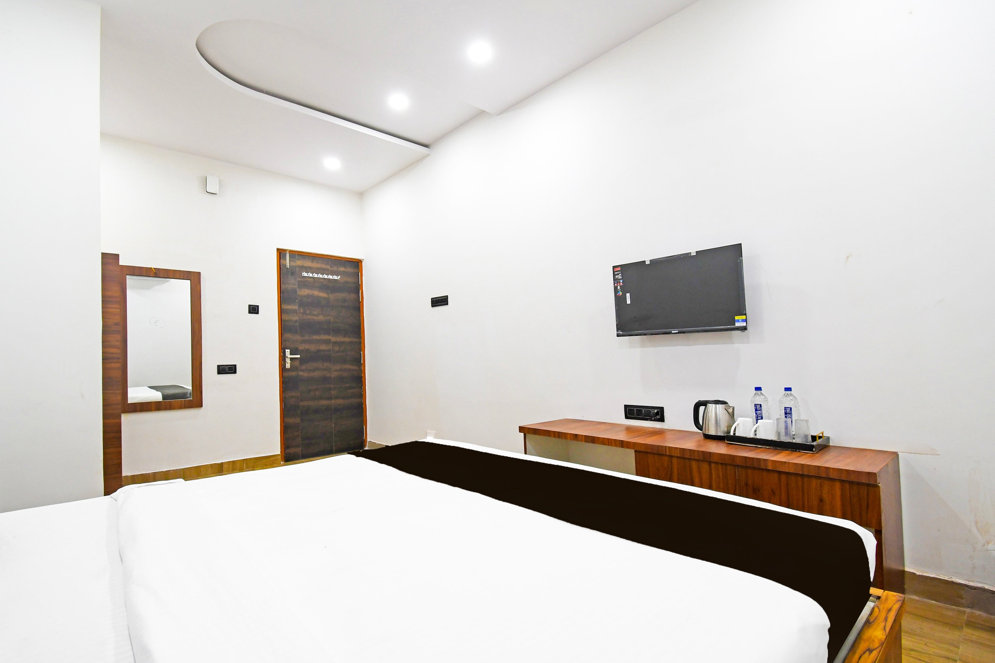 Hotel O Mana Camp Near Airport - Tap to explore photos