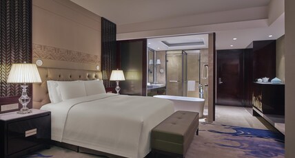 Hilton Haikou Room Type - KING GUEST ROOM OCEAN VIEW Hilton Haikou Room Type - KING GUEST ROOM OCEAN VIEW