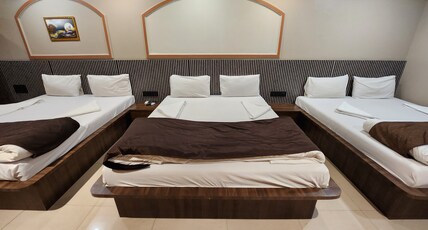 Saibaba International Hotel Room Type - Family Suite Six Bed