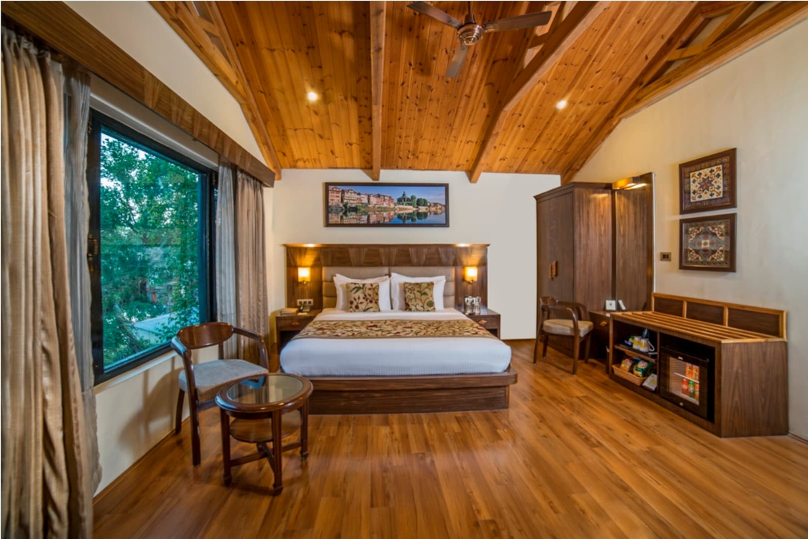 Lemon Tree Hotel Srinagar - Tap to explore photos