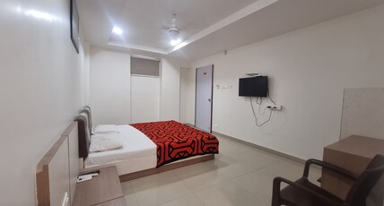 hotelsd9 Room Type - Specious Deluxe King Bed Room