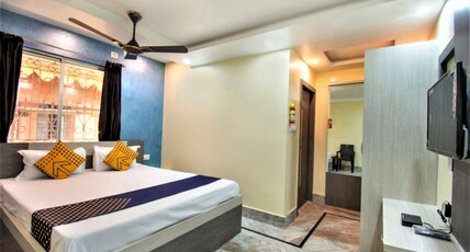 STAYMAKER Rajeswari Inn Room Type - Standard Double Ac