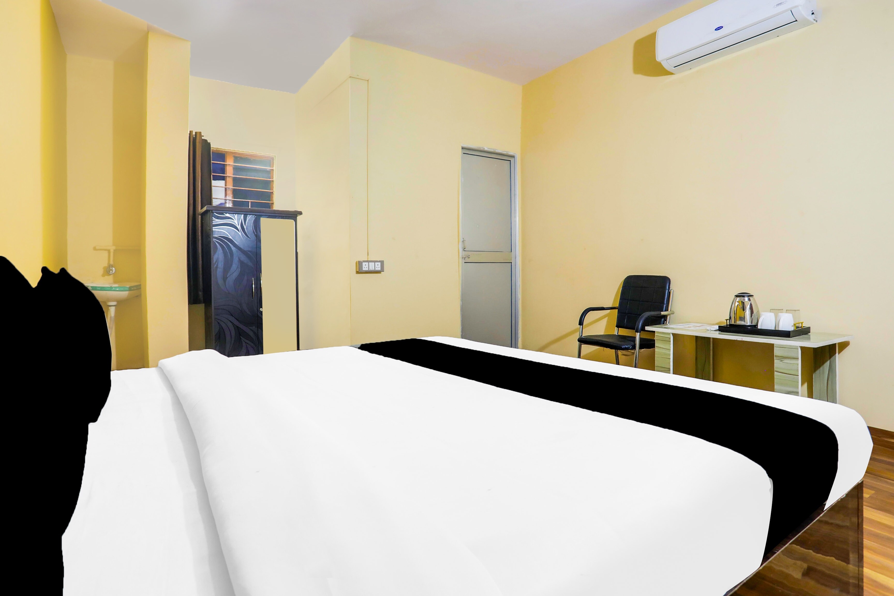 OYO Vinayaka Guest house - Tap to explore photos