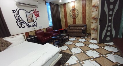 SHREE INTERNATIONAL Room Type - City View Deluxe Room with King Bed