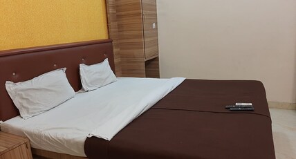 Mayura Lodge Room Type - Deluxe AC room
