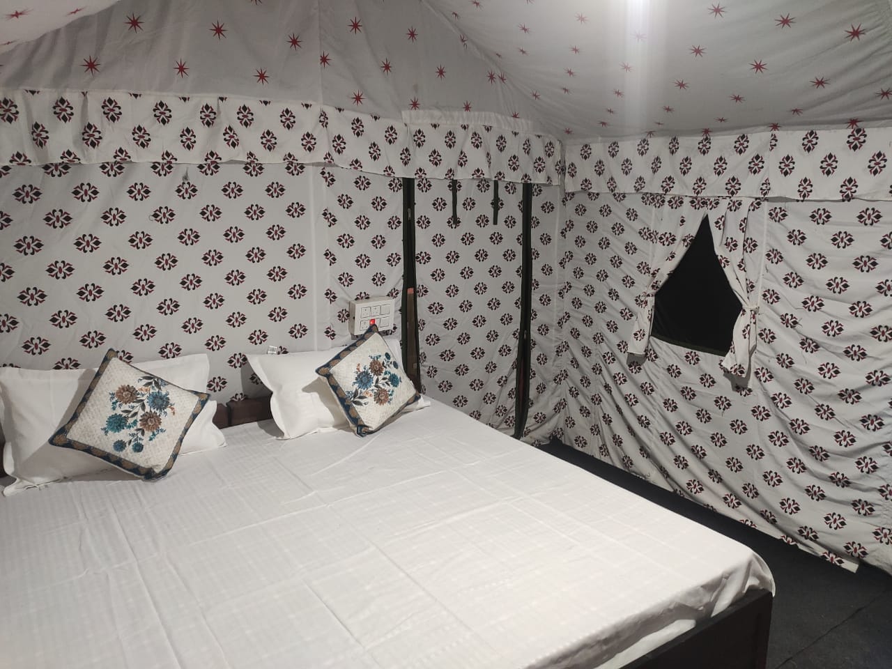 MOK VYAS CAMPING - Tap to explore photos