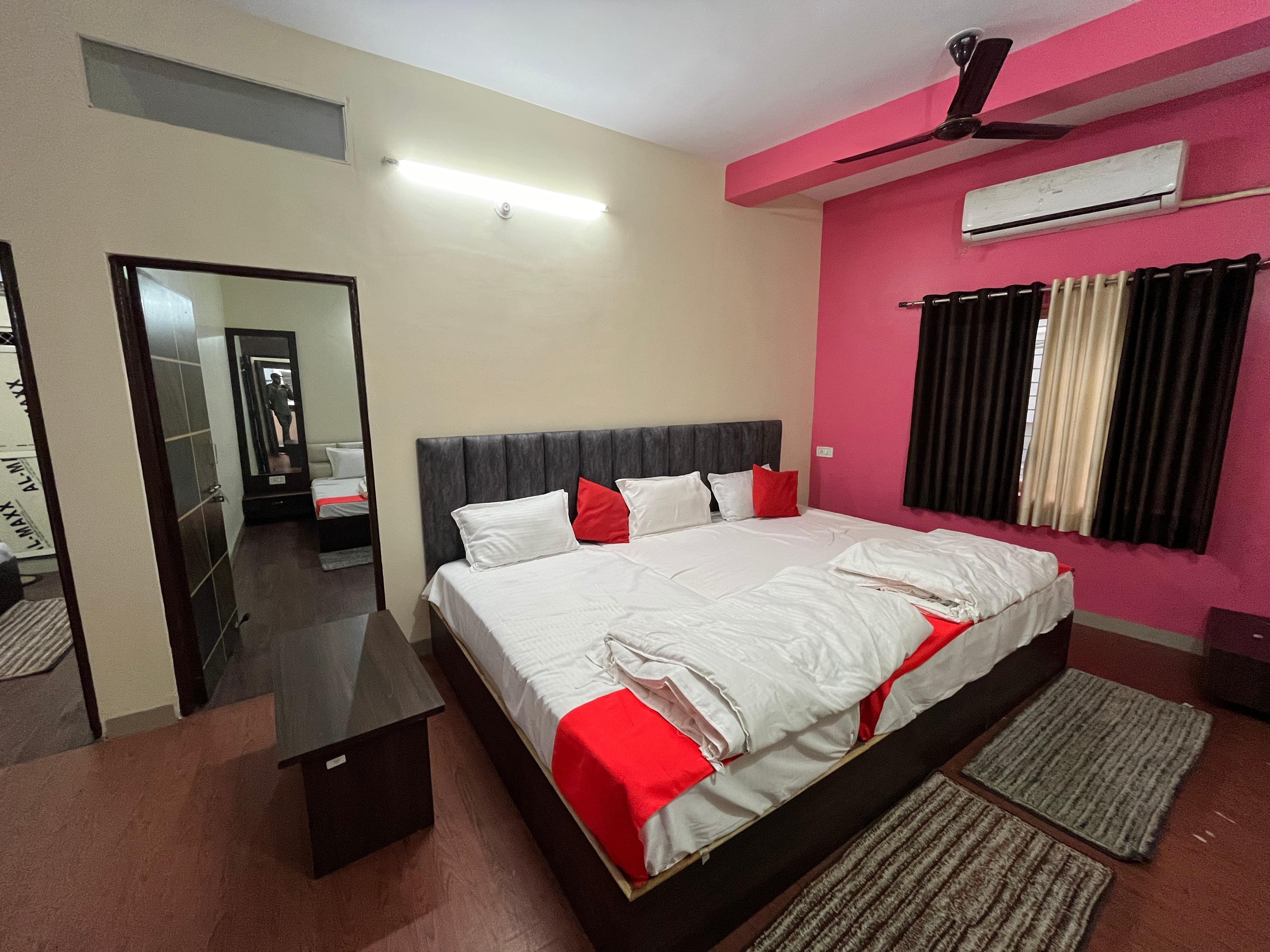 Bobby HomeStay - Tap to explore photos
