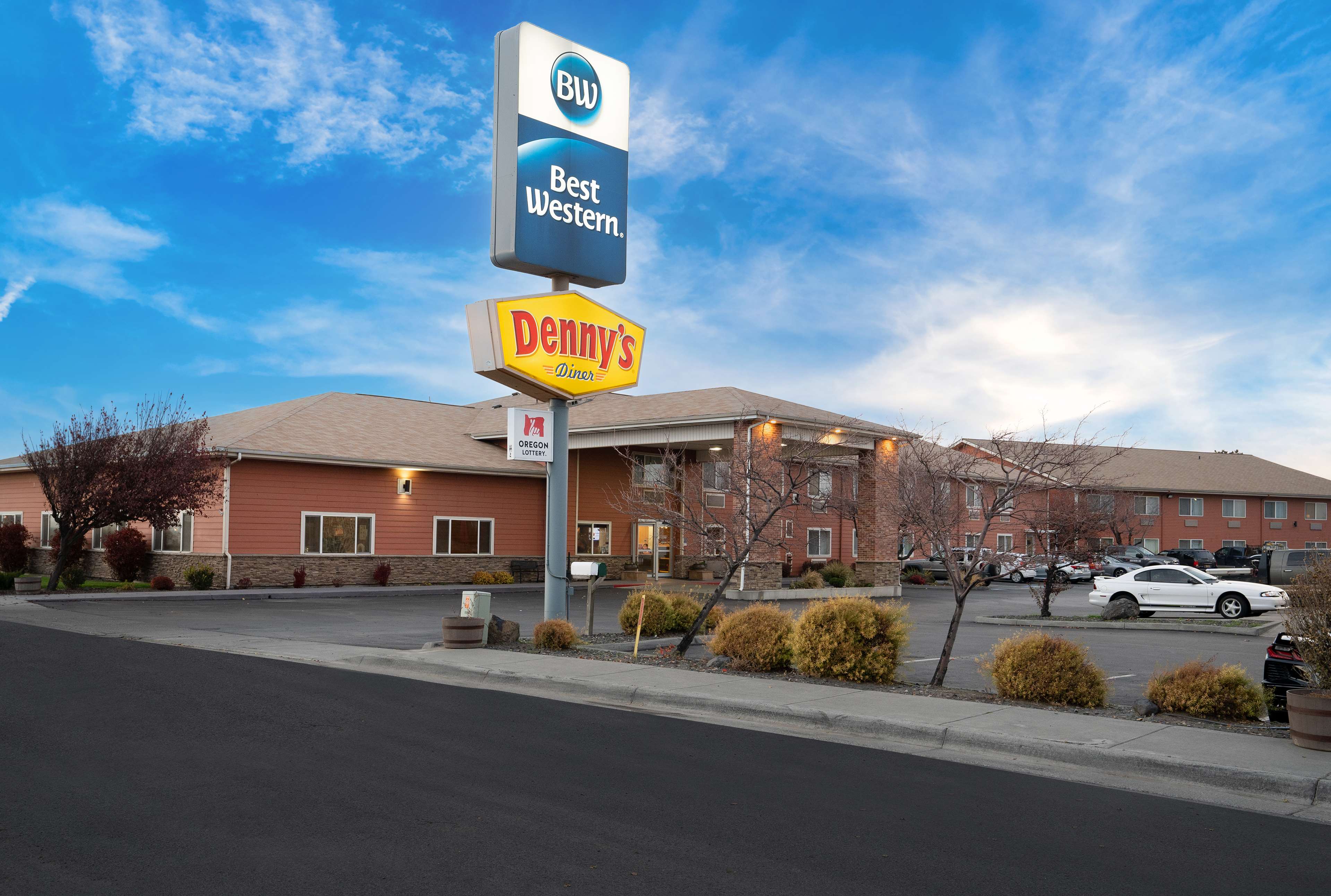 Best Western Hermiston Inn - Tap to explore photos