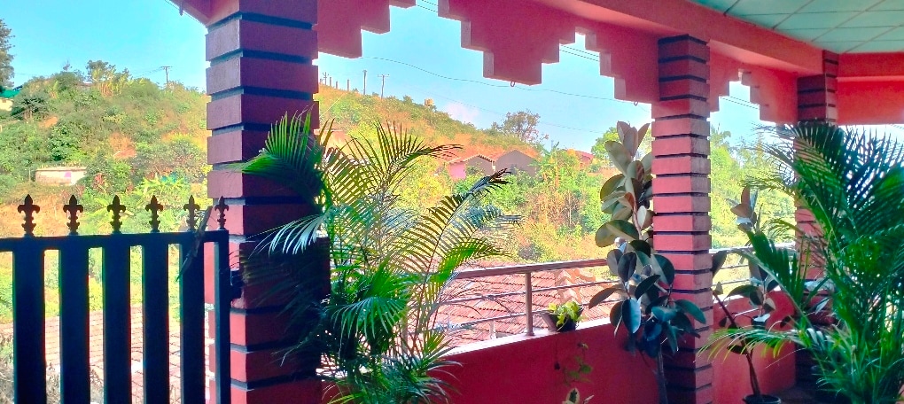 Holidayincoorg Royal Mansion - Tap to explore photos