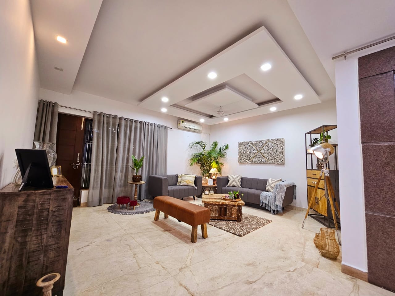 Spacious serviced apartment Vasant kunj by Micasso homes - Tap to explore photos