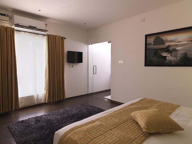 Aquarock Hotel - Tap to explore photos