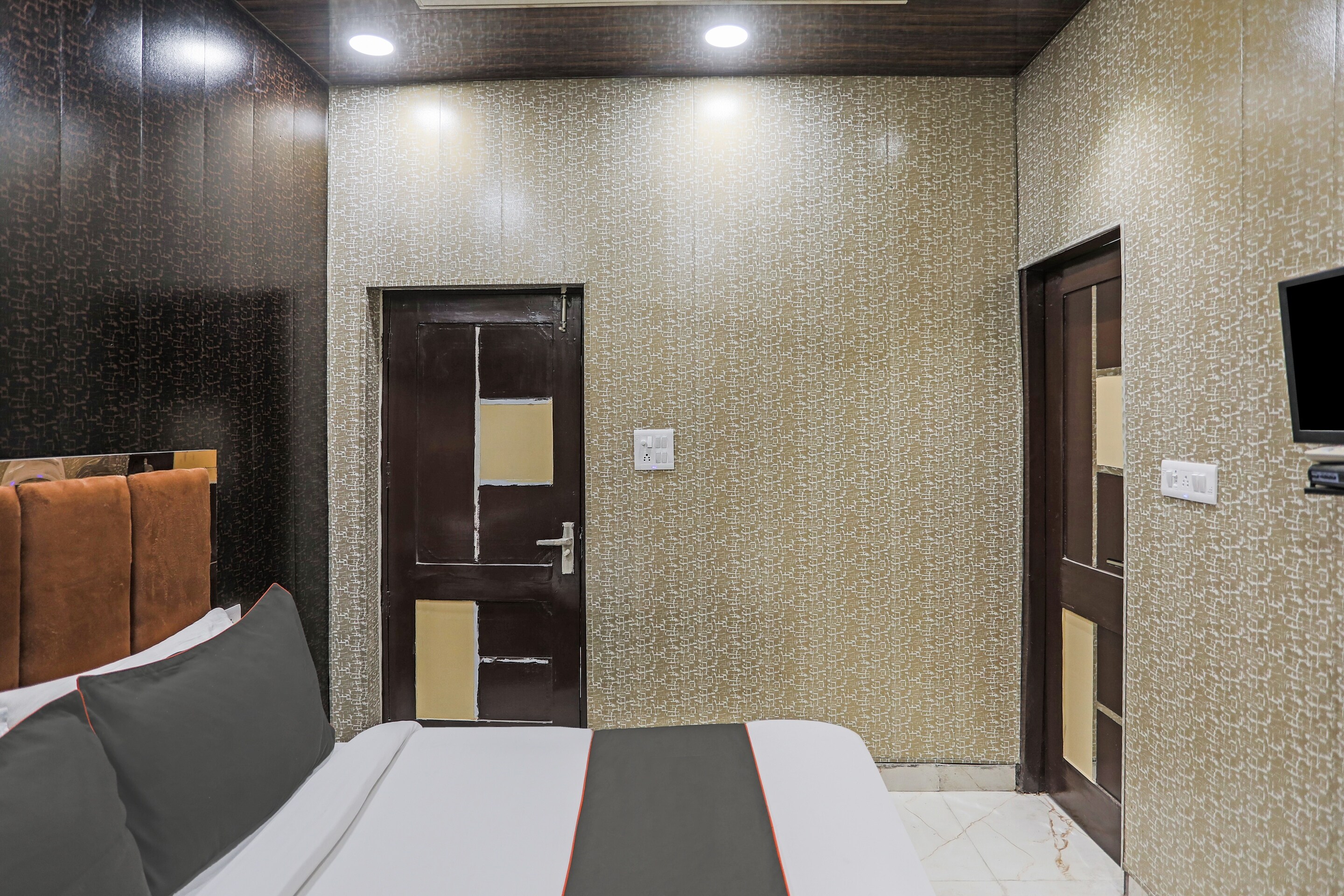 Hotel O Kashish Residency Near Model Town Metro Station - Tap to explore photos