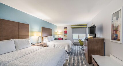 Hampton Inn by Hilton Oakland-Hayward Room Type - 2 QNS REFRIG MICRO NONSMOK