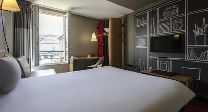 ibis Montargis Room Type - Standard Room with one double bed and one single bed ibis Montargis Room Type - Standard Room with one double bed and one single bed