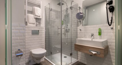 Garner Hotel BERLIN - WILMERSDORF Room Type - 1 Queen Standard Balcony Single Sofa Bed up to 3 Adults