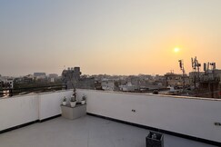 Skye | Studio with Private Balcony | 10 min from CyberHub
