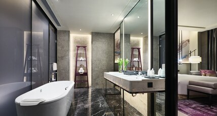Crowne Plaza Wuxi Lake View Room Type - 1 King Junior Suite Additional Living Area