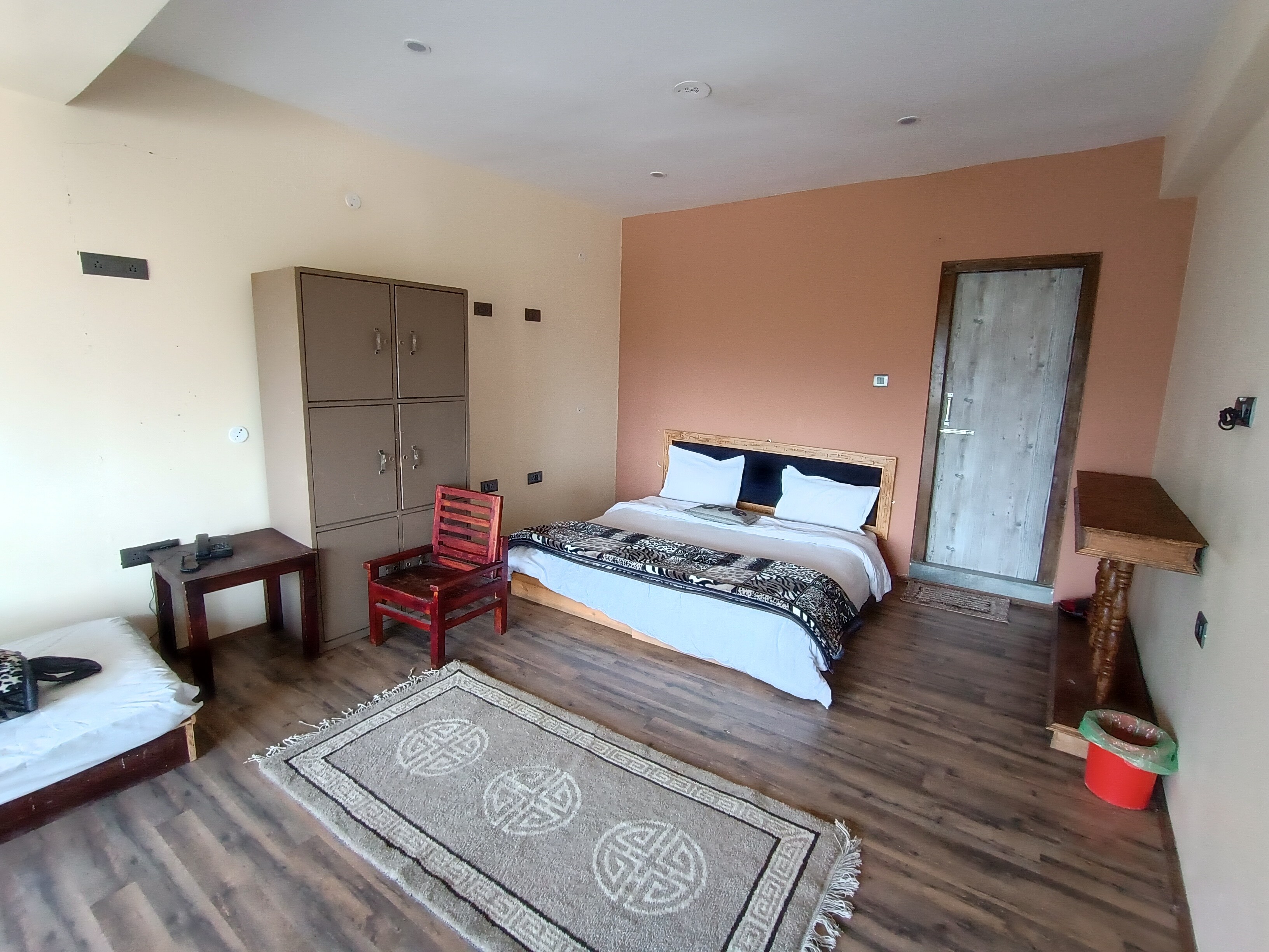 The Gonay Manor, Homestay - Tap to explore photos