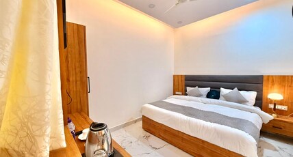 Hotel BETWA SAROWAR Room Type - Deluxe luxury Room