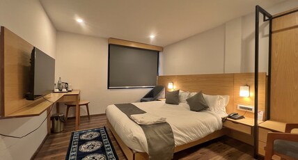 Hotel Sernya - M.G.Marg Room Type - Deluxe
