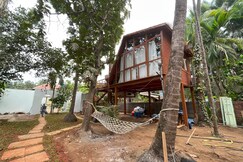 Mangifera TreeHouse at Elixir beach farm with Jacuzzi